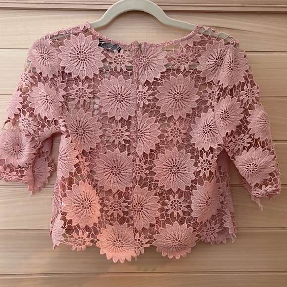 ASTR Cropped Crochet Top- medium - Picture 2 of 2